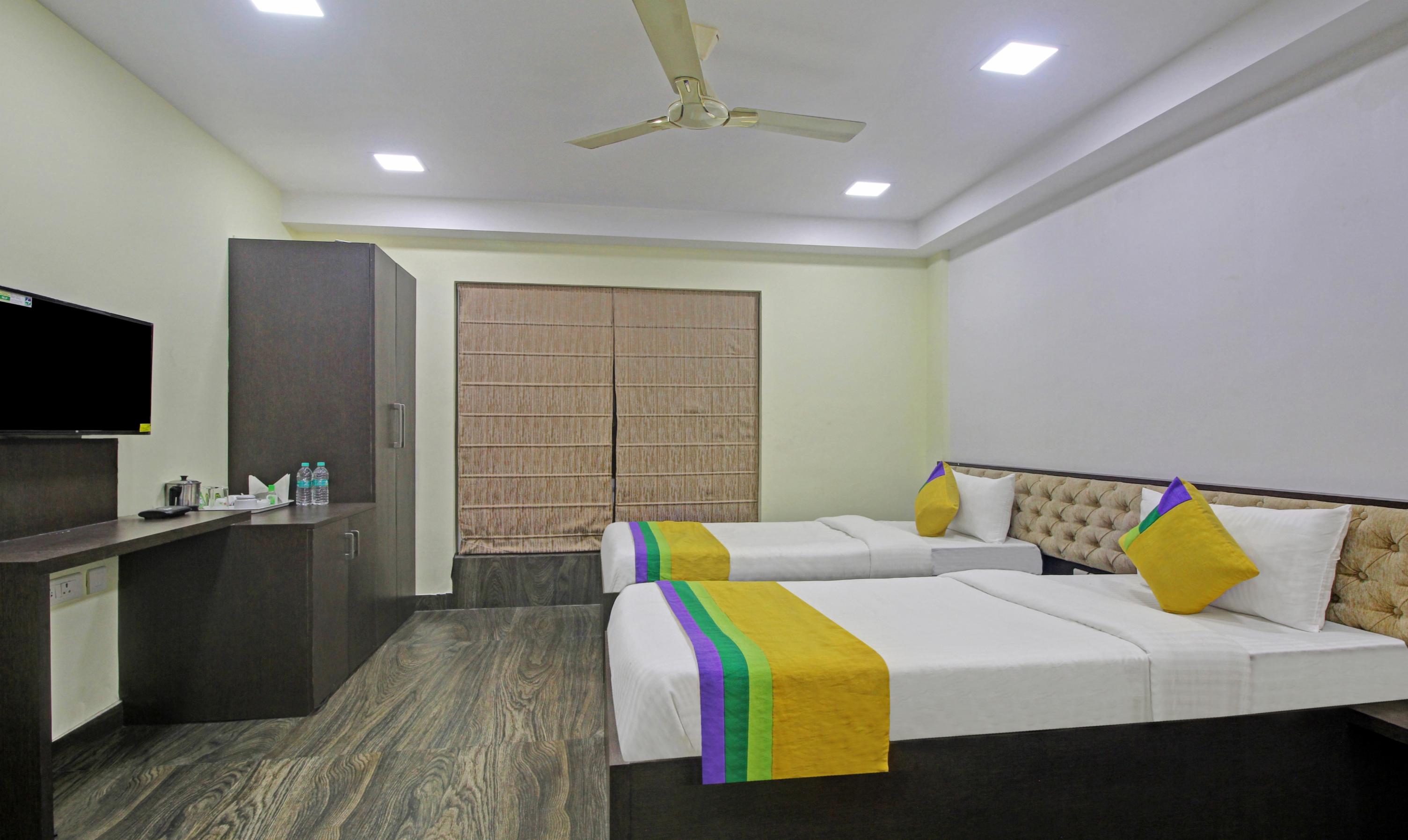 Itsy Hotels Reotel Near Rabindra Sarobar - Tap to explore photos