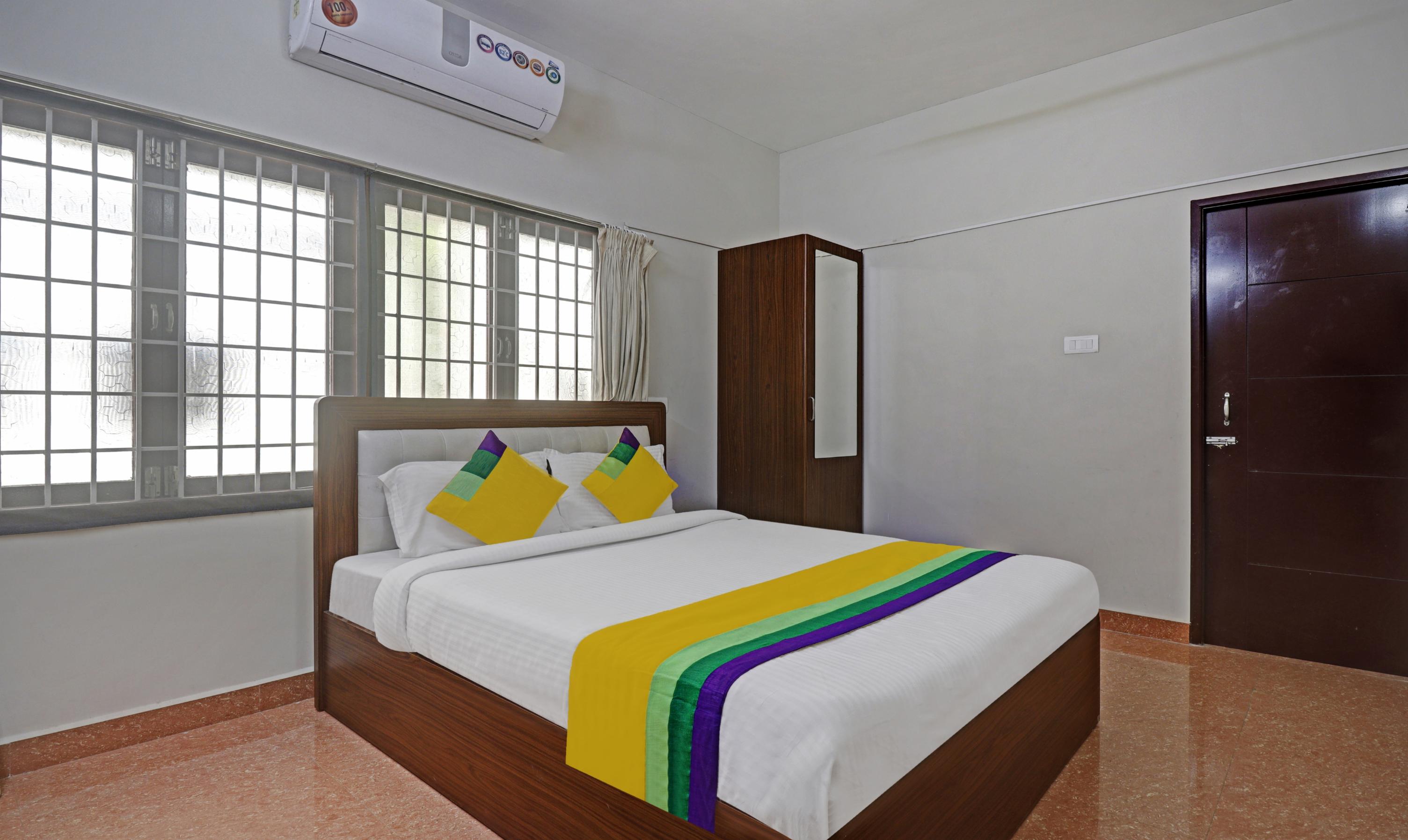 Itsy Hotels Rithika Inn Blossoms Room Type - Standard Room