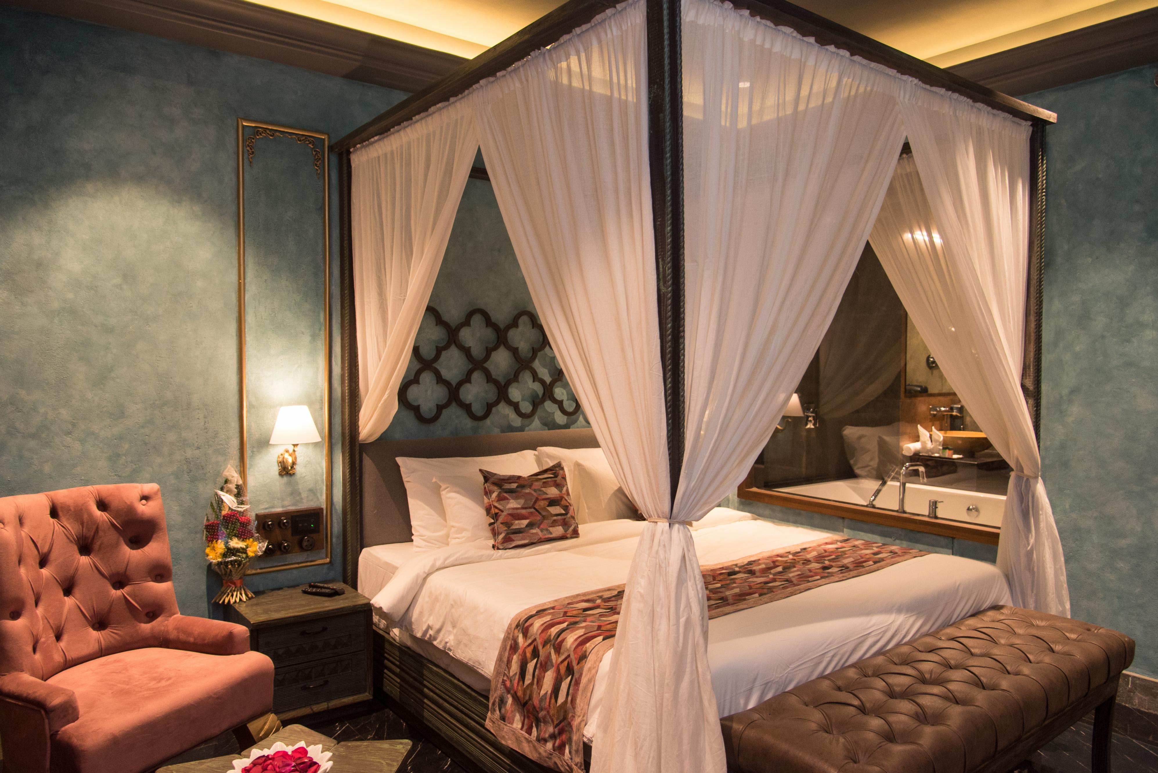 HISTORIA ROYAL Room Type - Grand Suite Room with Bathtub.