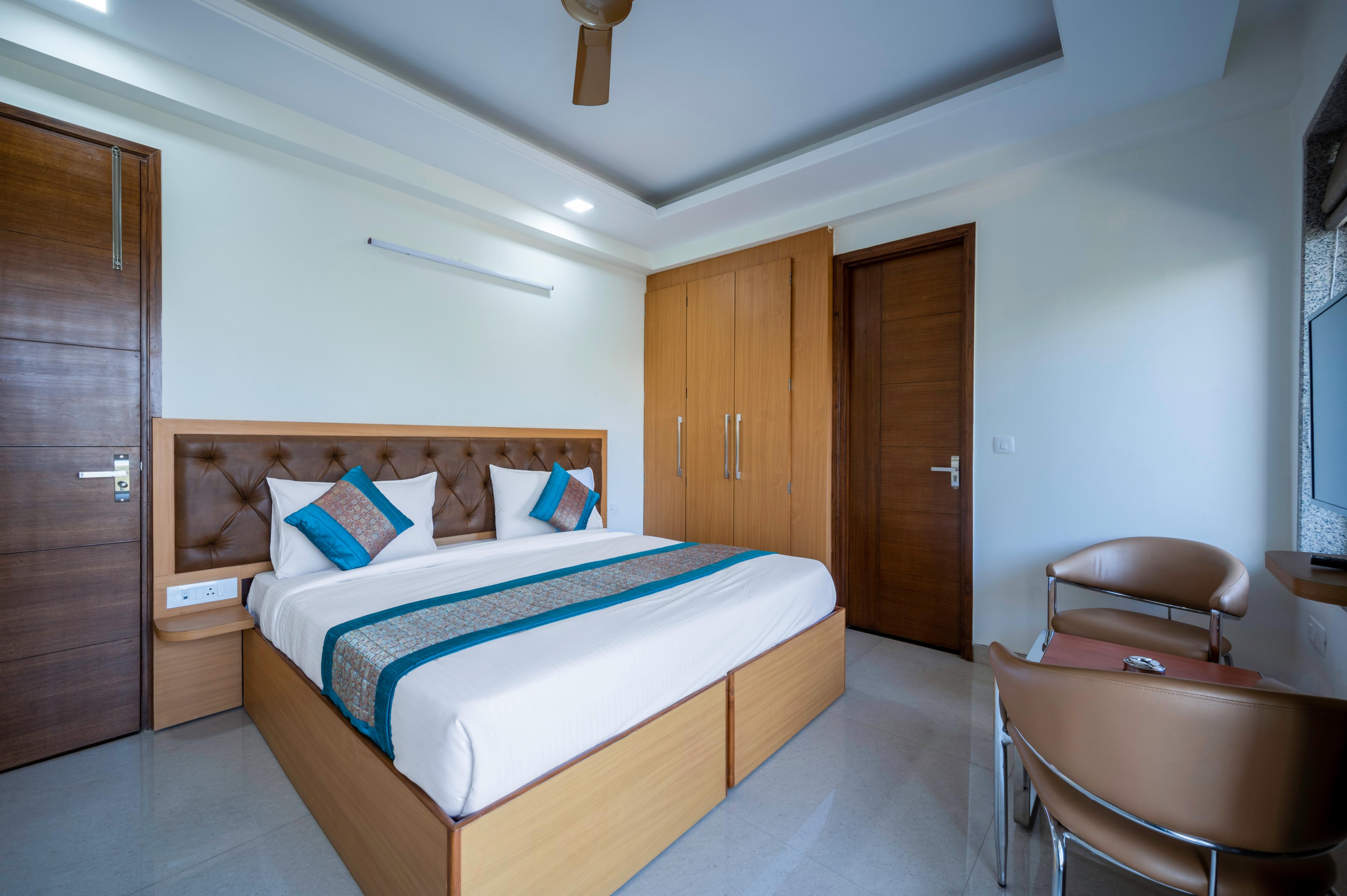The Palms Inn near Medanta - Tap to explore photos