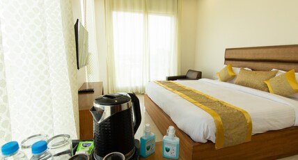 Comfort Hotel By Choice Hotels Room Type - Deluxe Room King Size Bed Comfort Hotel By Choice Hotels Room Type - Deluxe Room King Size Bed