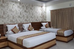 HOTEL 8th MILE SUITES