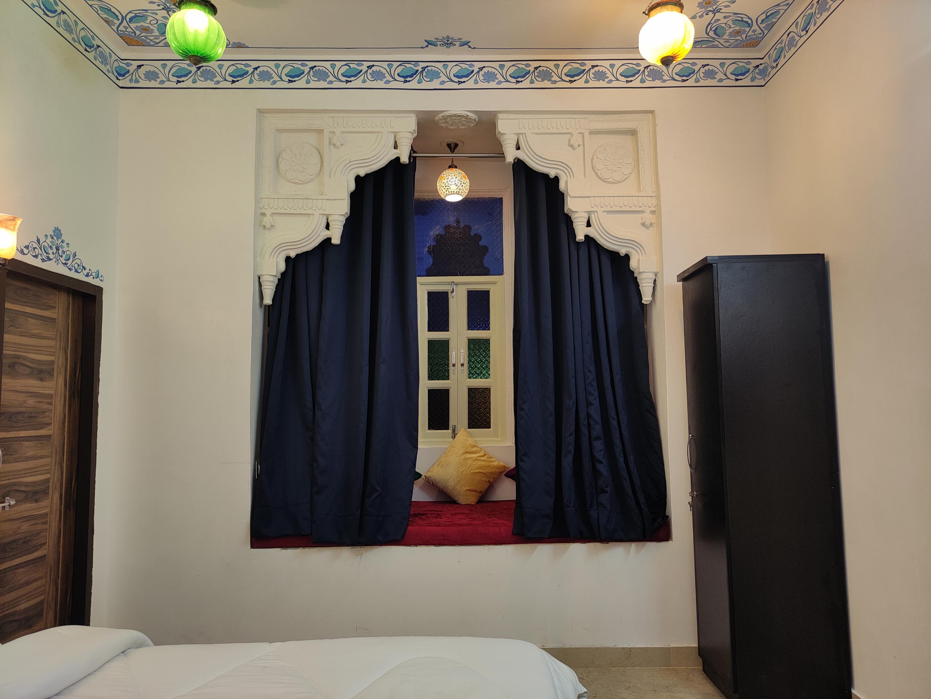 Ushaan Haveli Room Type - Luxury Traditional Jharokha Room