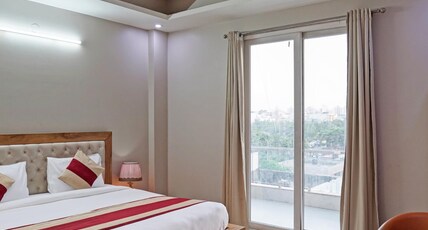 The Palm Suites Room Type - Deluxe Room with balcony