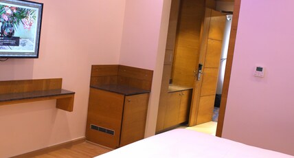 Comfort Inn Kaikaluru Room Type - Deluxe Double Room