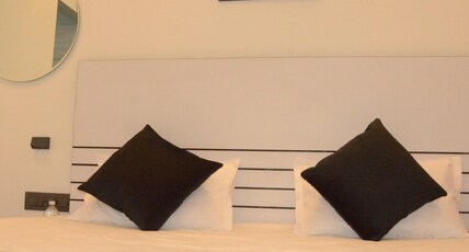 Divy Villa | Raja Park | 200 m from Pink Square Mall Room Type - Deluxe Room