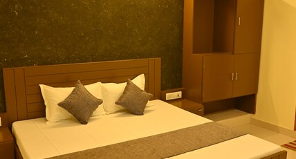 HOTEL RM Inn Room Type - Super Deluxe Room