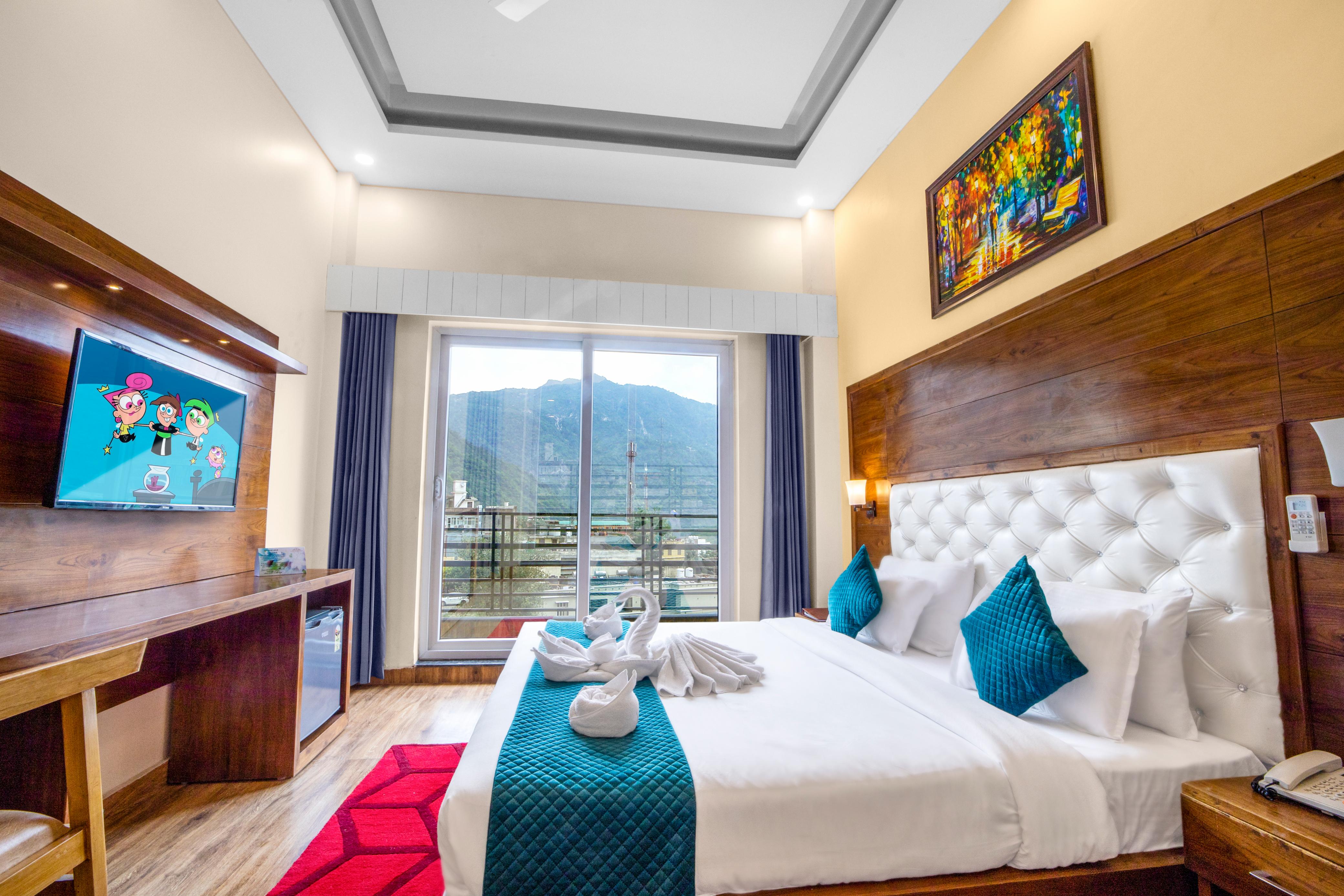 Divine Lakshmi Ganga By Elements 7 Room Type - Club Room with Balcony and Partial Mountain View