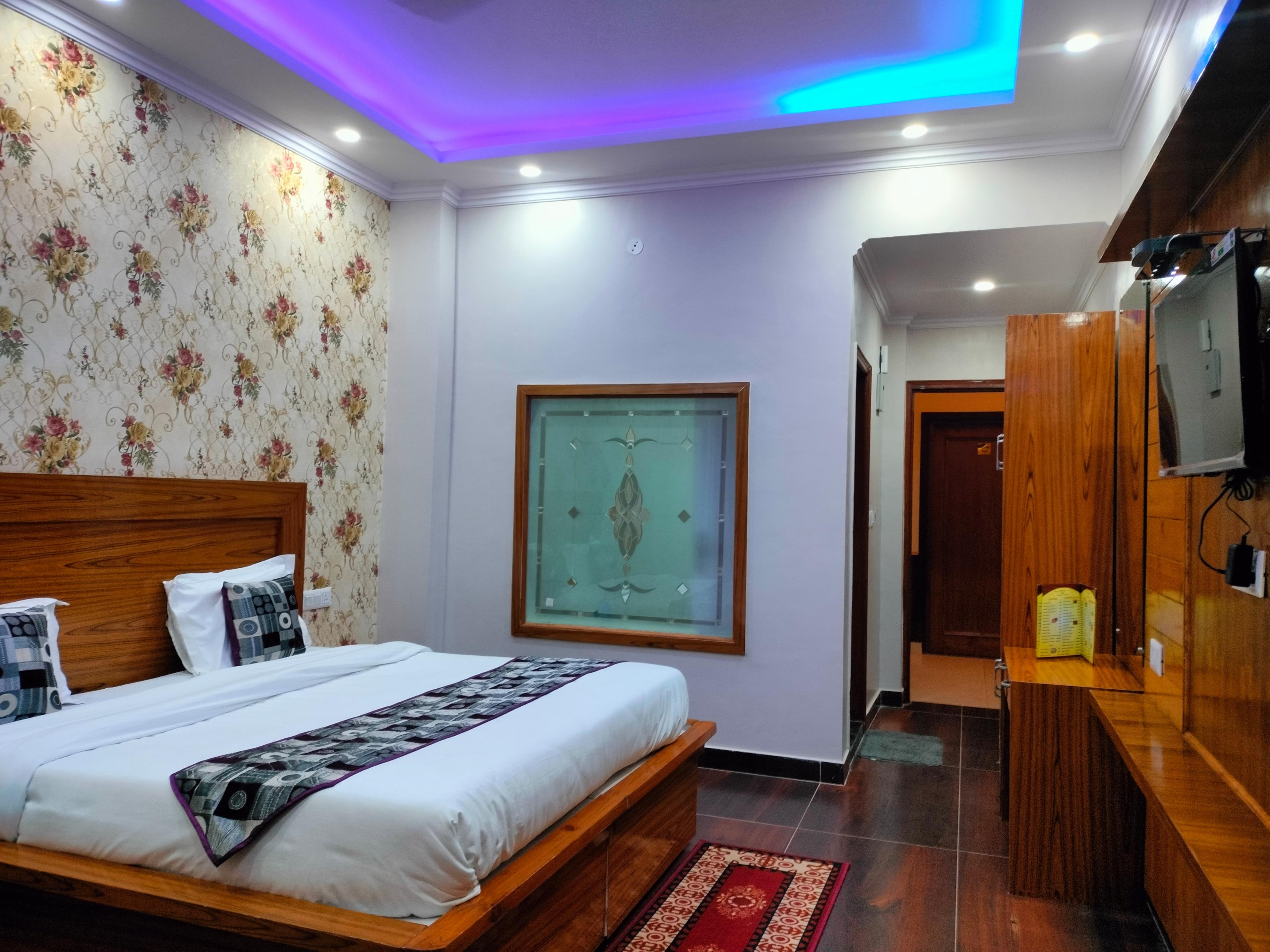 HOTEL OJAS Room Type - Queen room