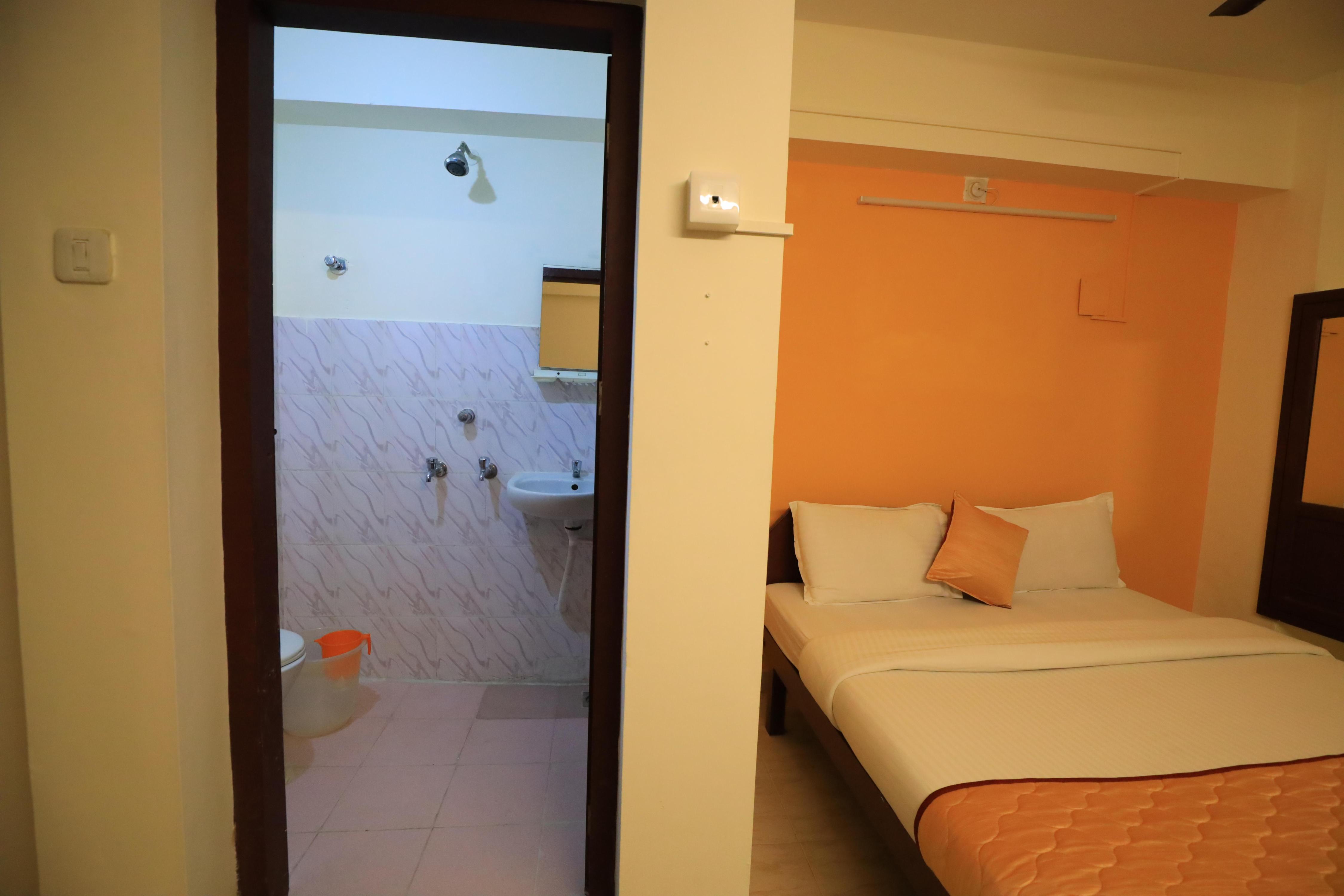 Hotel Gamas Inn - Tap to explore photos