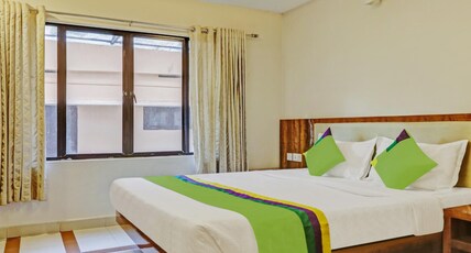 Treebo Time Square Marine Drive Room Type - Deluxe Room