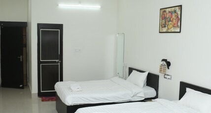 HOTEL AQ Room Type - Deluxe Room