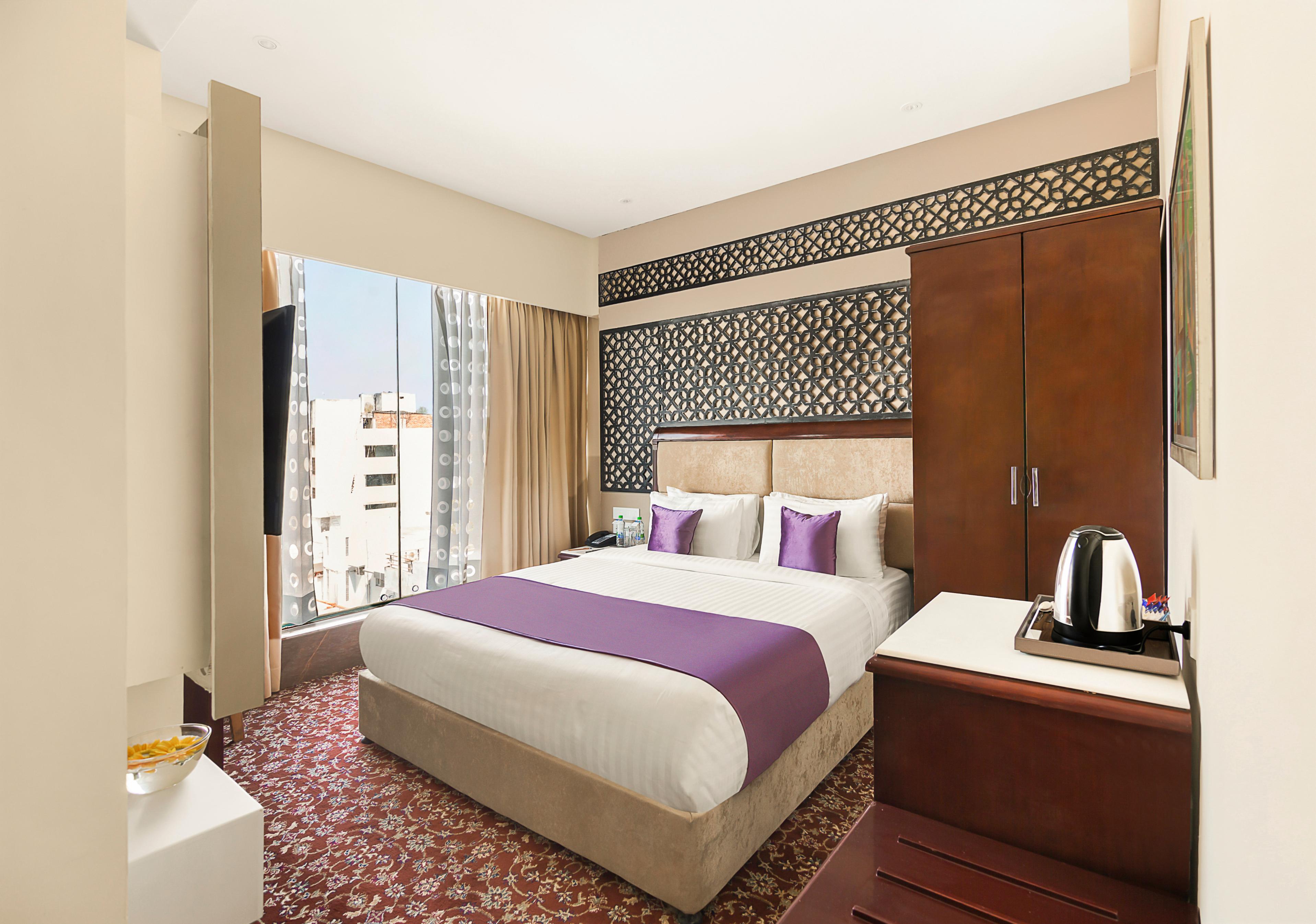 Sarovar Portico Indore Room Type - Superior Room - King Bed