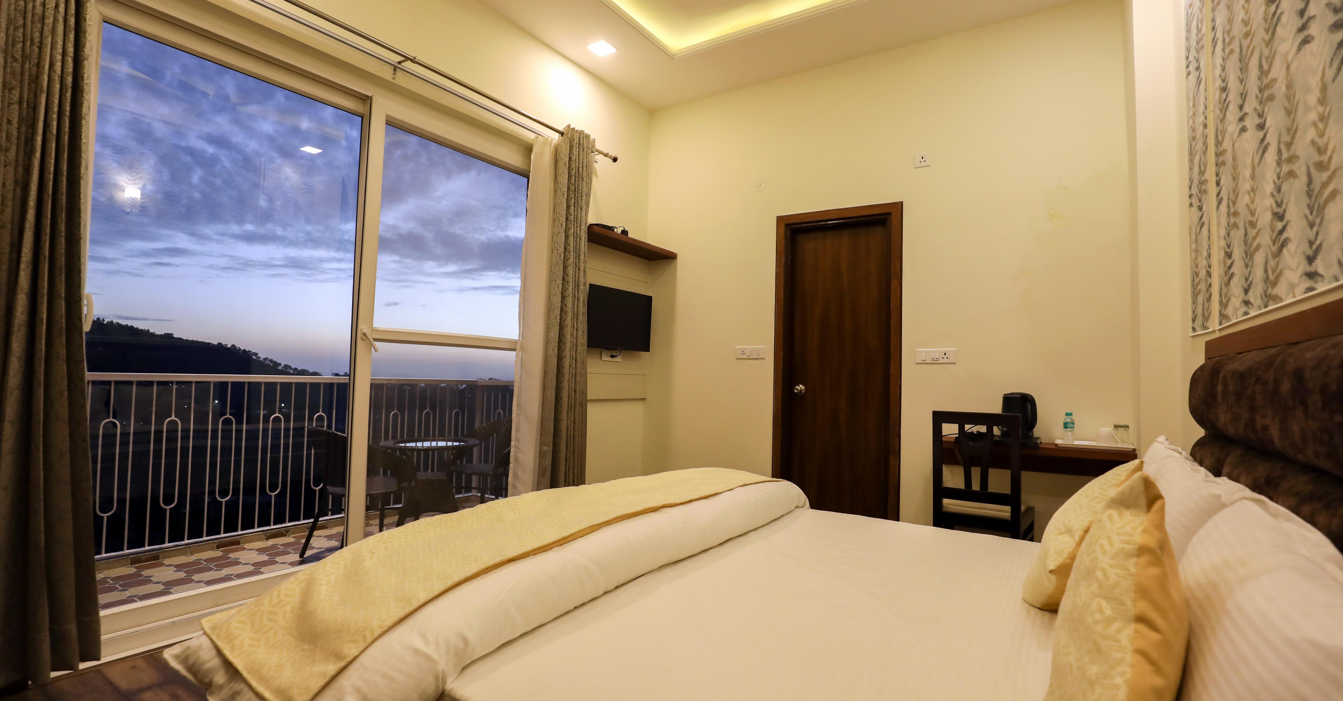Hotel Le Halcyon Kasauli - Tap to explore photos