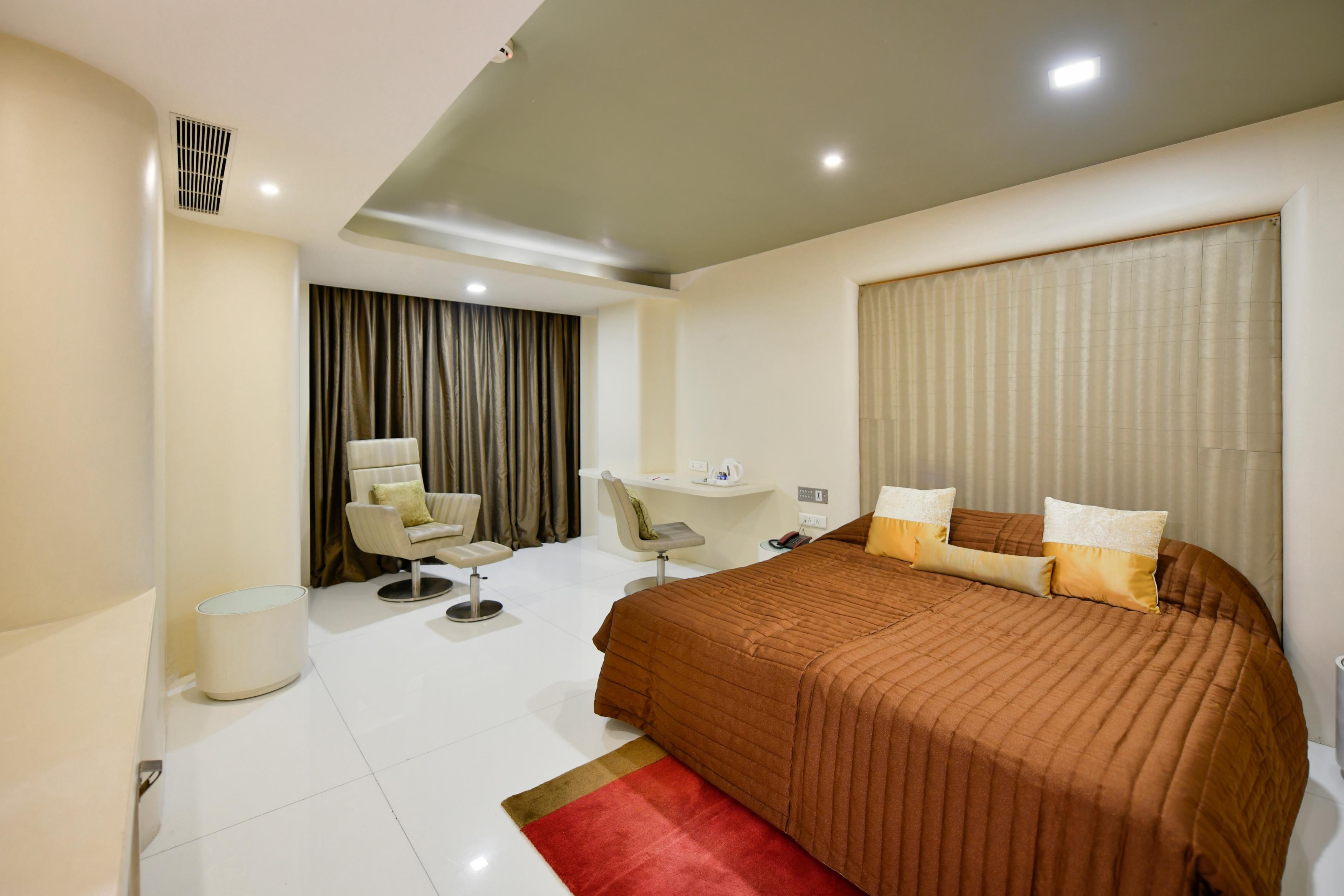 Premier Tamanna Hotel Room Type - Suite Room with Bathtub