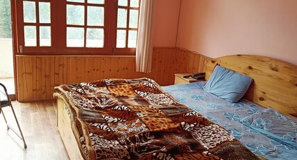 Snow Oak Guest House Room Type - Deluxe room without geyser