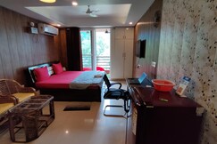 Cinnamon| Studio Apartment