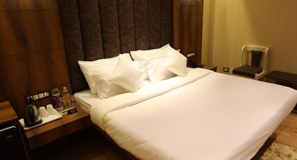 ALORA RESTURANT Room Type - DELUXE ROOM