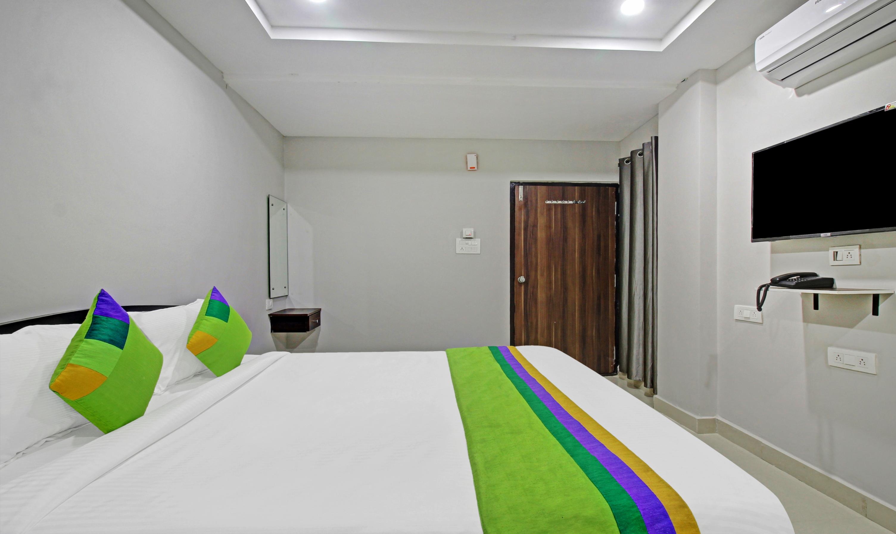 Itsy Hotels Sunrise Grand - Tap to explore photos