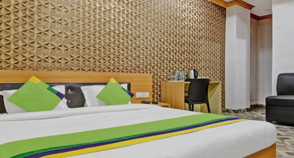 Itsy Hotels J A Royal Suites Manikonda Room Type - Deluxe Room