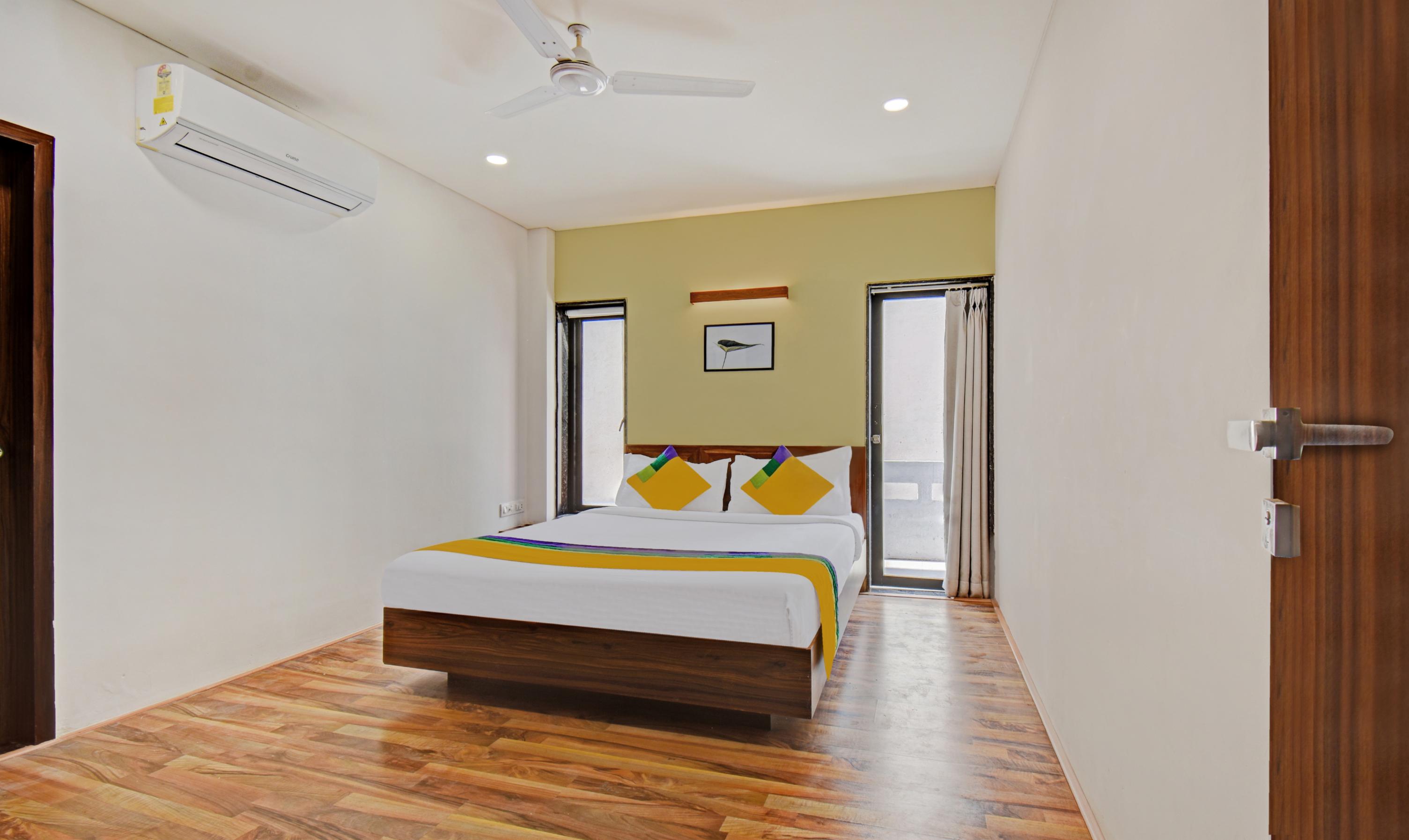 Itsy Hotels Shivshakti - Tap to explore photos