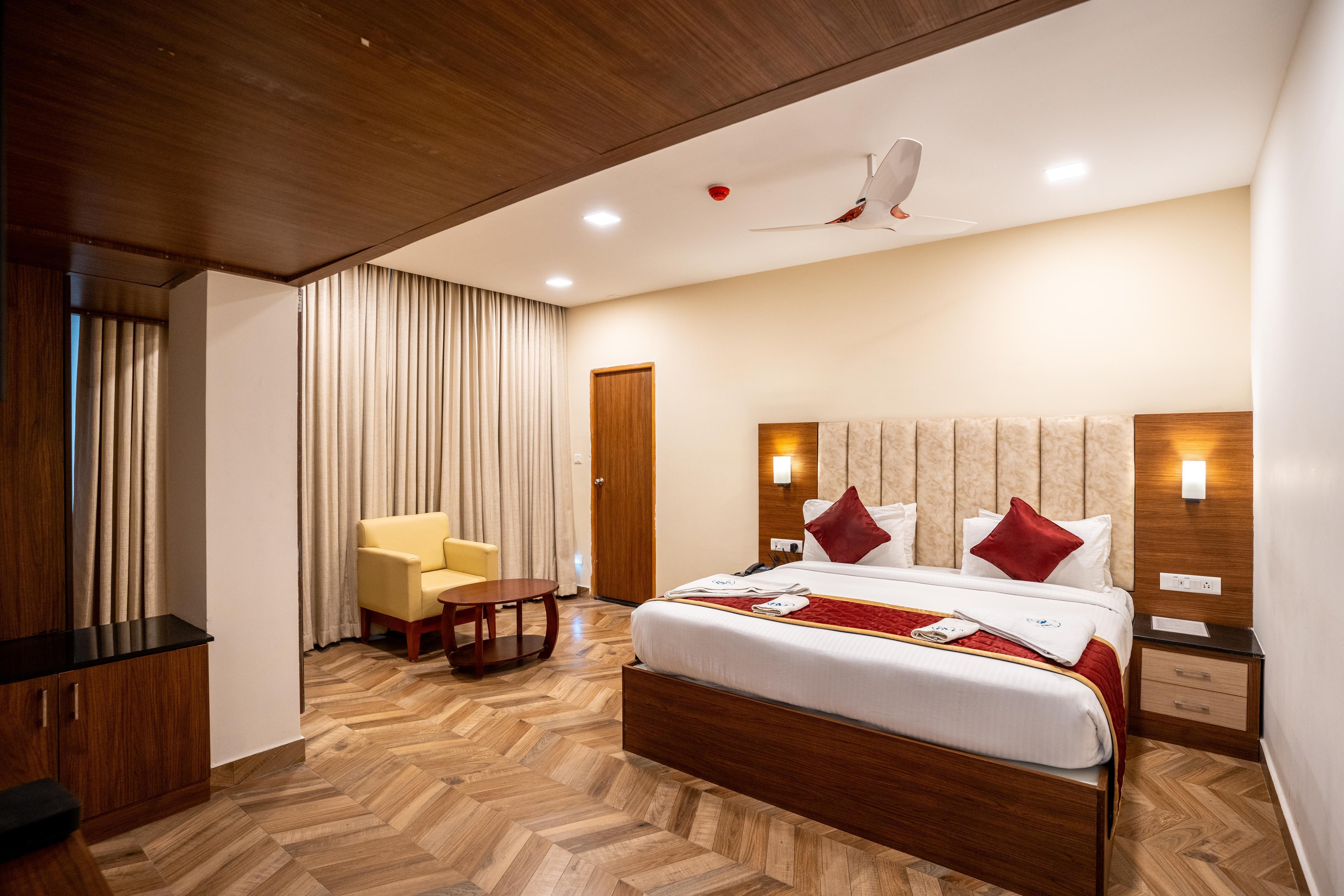 HOTEL BLUEMOON Room Type - King Suite