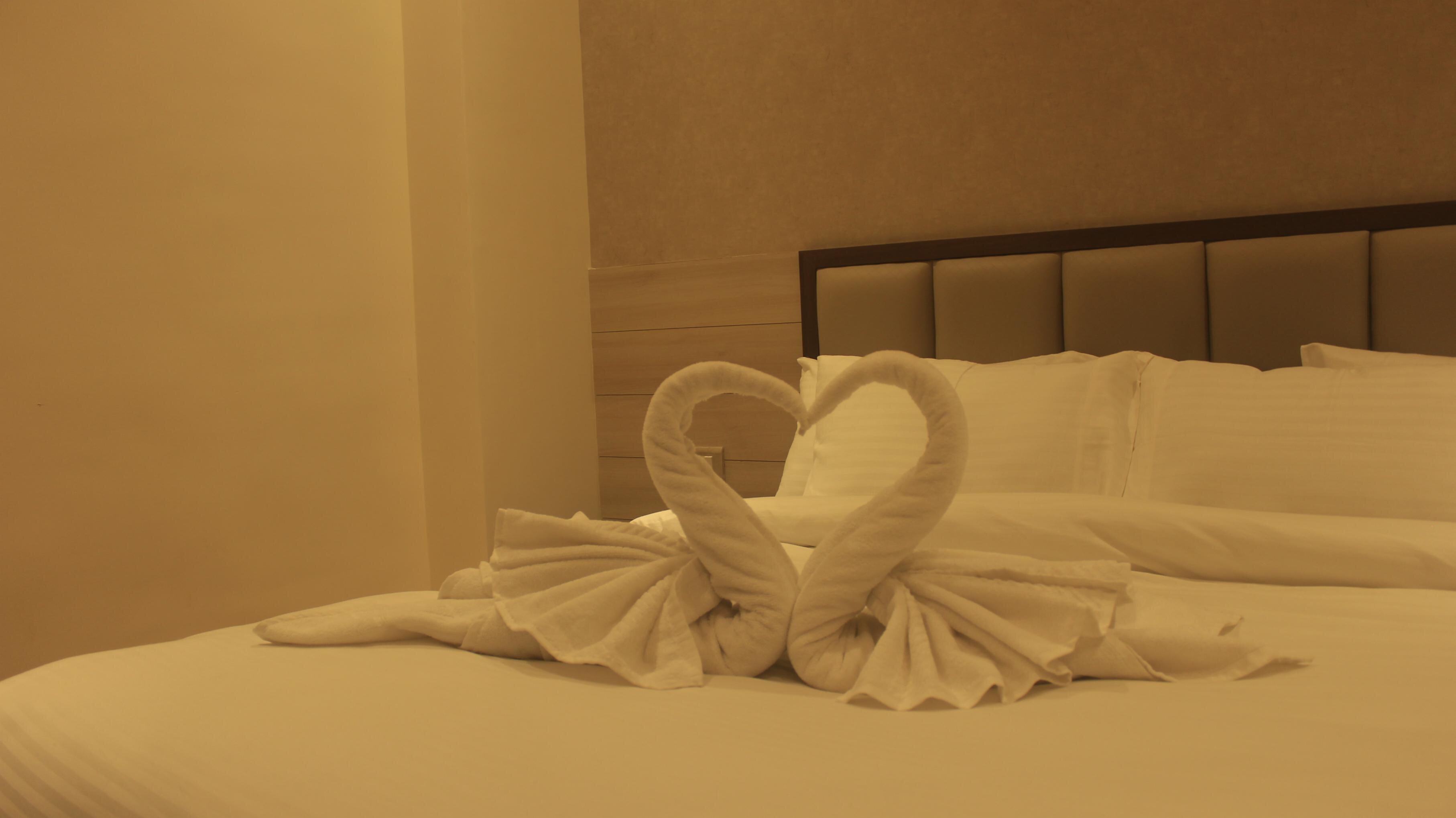 Hotel Blue Bell - Tap to explore photos