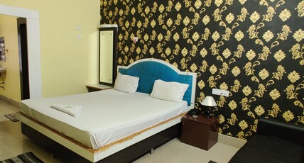 HOTEL KAVINS INN Room Type - Deluxe Double Room