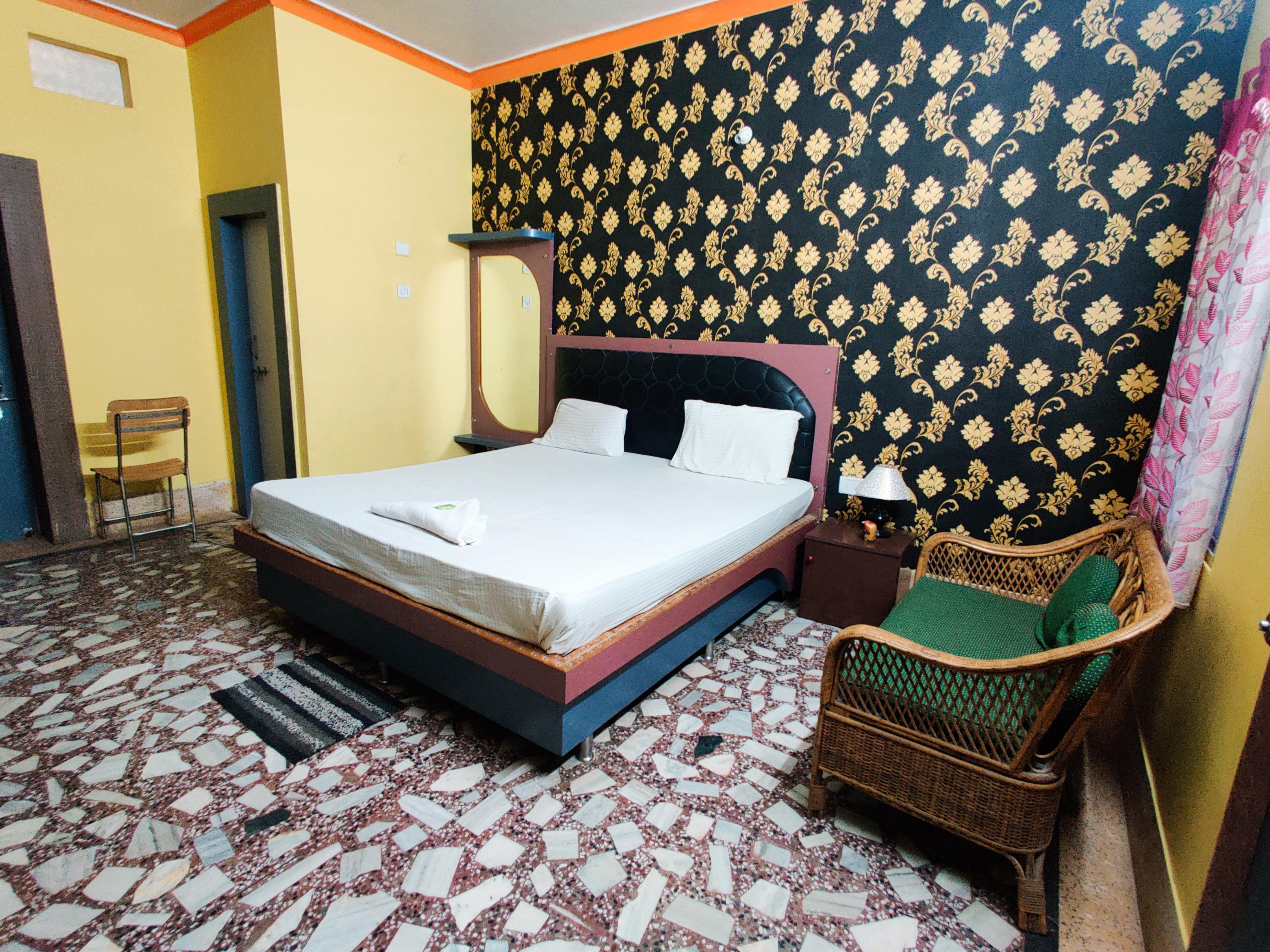 HOTEL KAVINS INN - Tap to explore photos