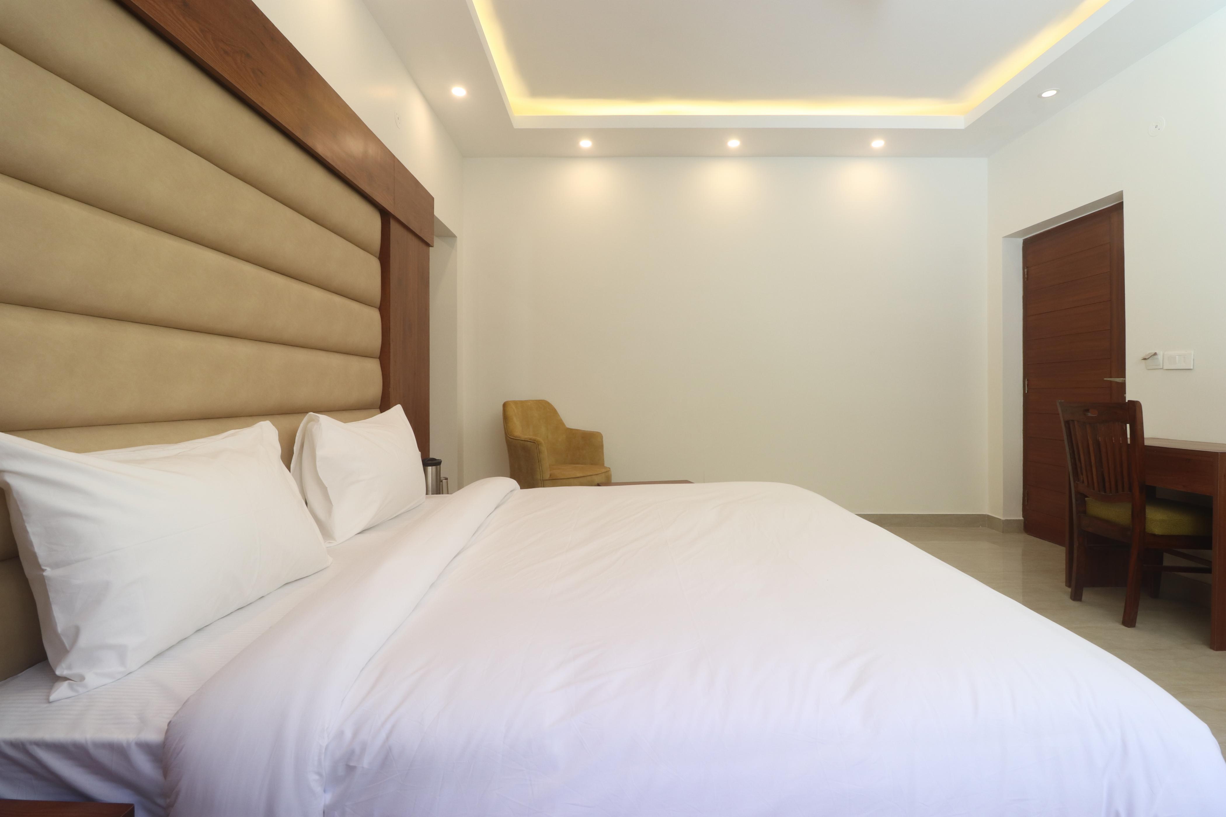 HOTEL MUSSOORIE HEIGHTS Room Type - Deluxe Room (No View)