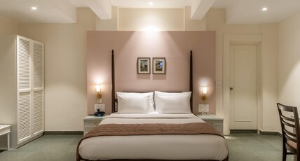 O'PIERRE Room Type - Superior Room - King Size Bed