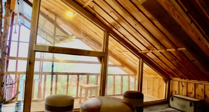 Fika Homes and Hostel Gadagushani Room Type - Attic for 4 persons | Mountain view with balcony.