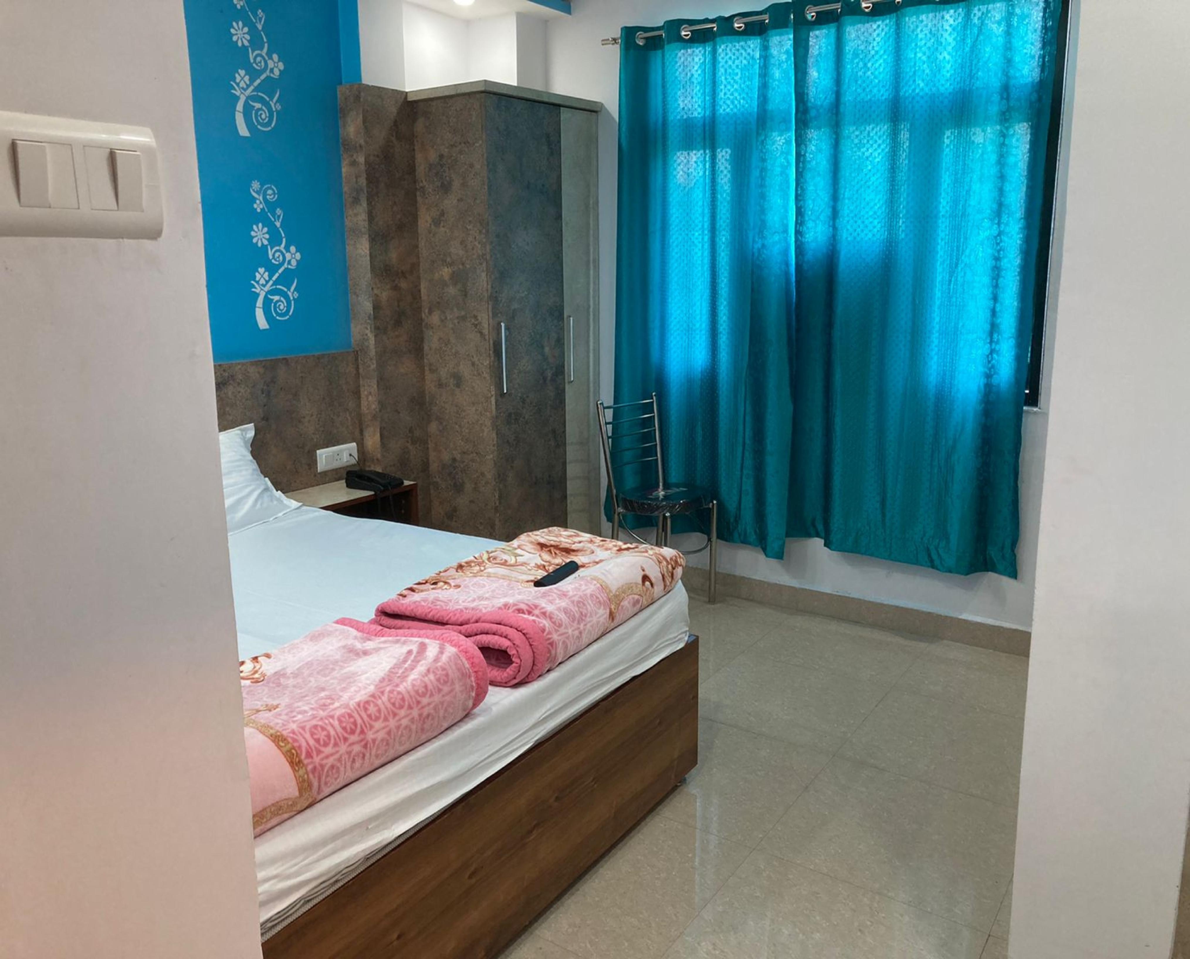Shri Krishna Hotel - Tap to explore photos