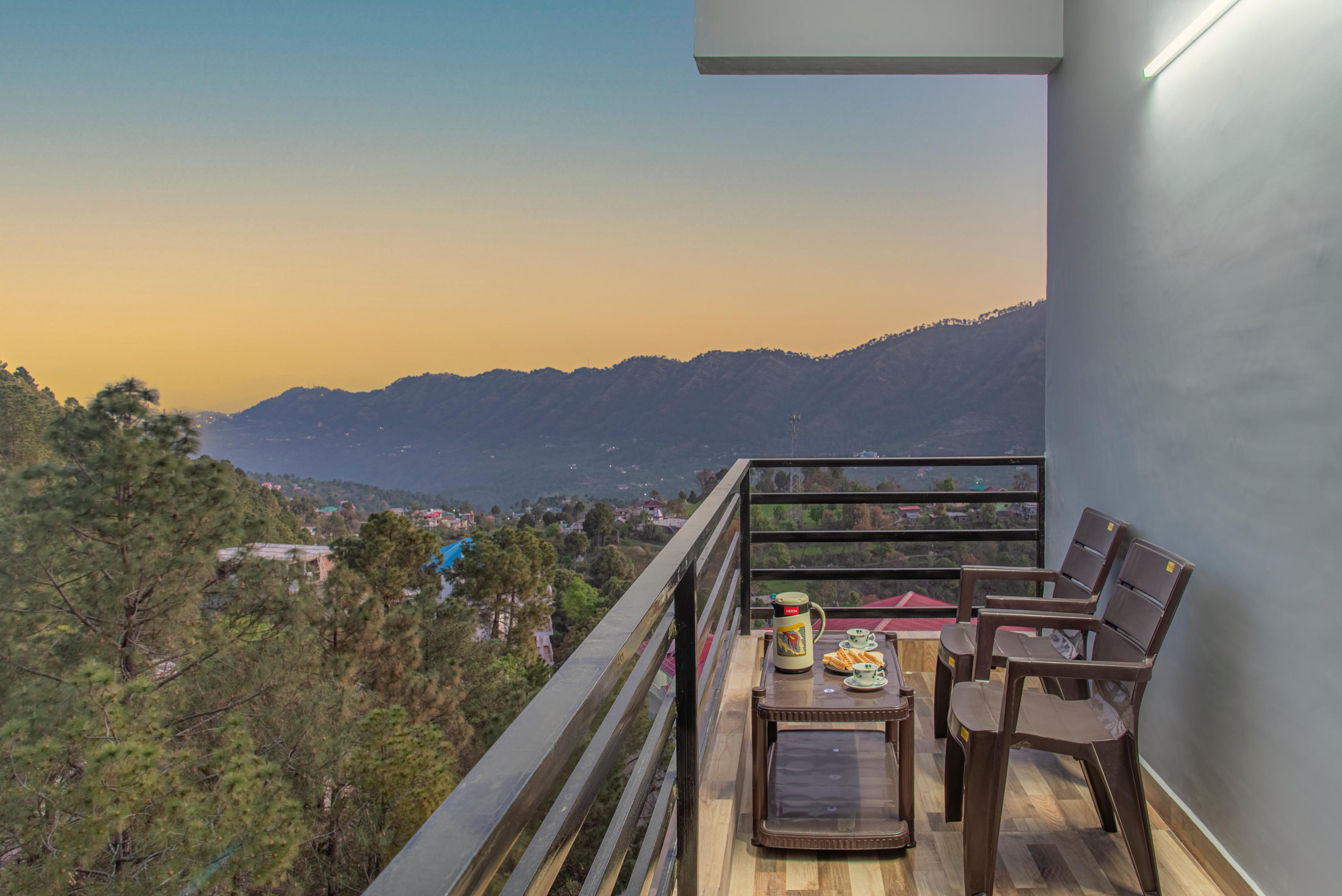 Daffy Alone- 3BHK Apartment - Tap to explore photos