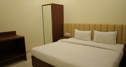 UP 22 VEG DHABA Room Type - DELUX ROOM