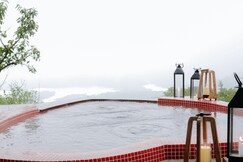 Vee Resort - The Suites of Royals