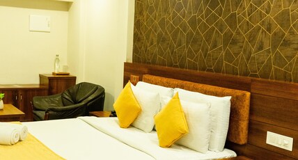Crystals Cove Room Type - AC Room With Twin Bed