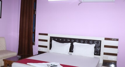 HOTEL SHEESH MAHAL Room Type - Super Deluxe Room