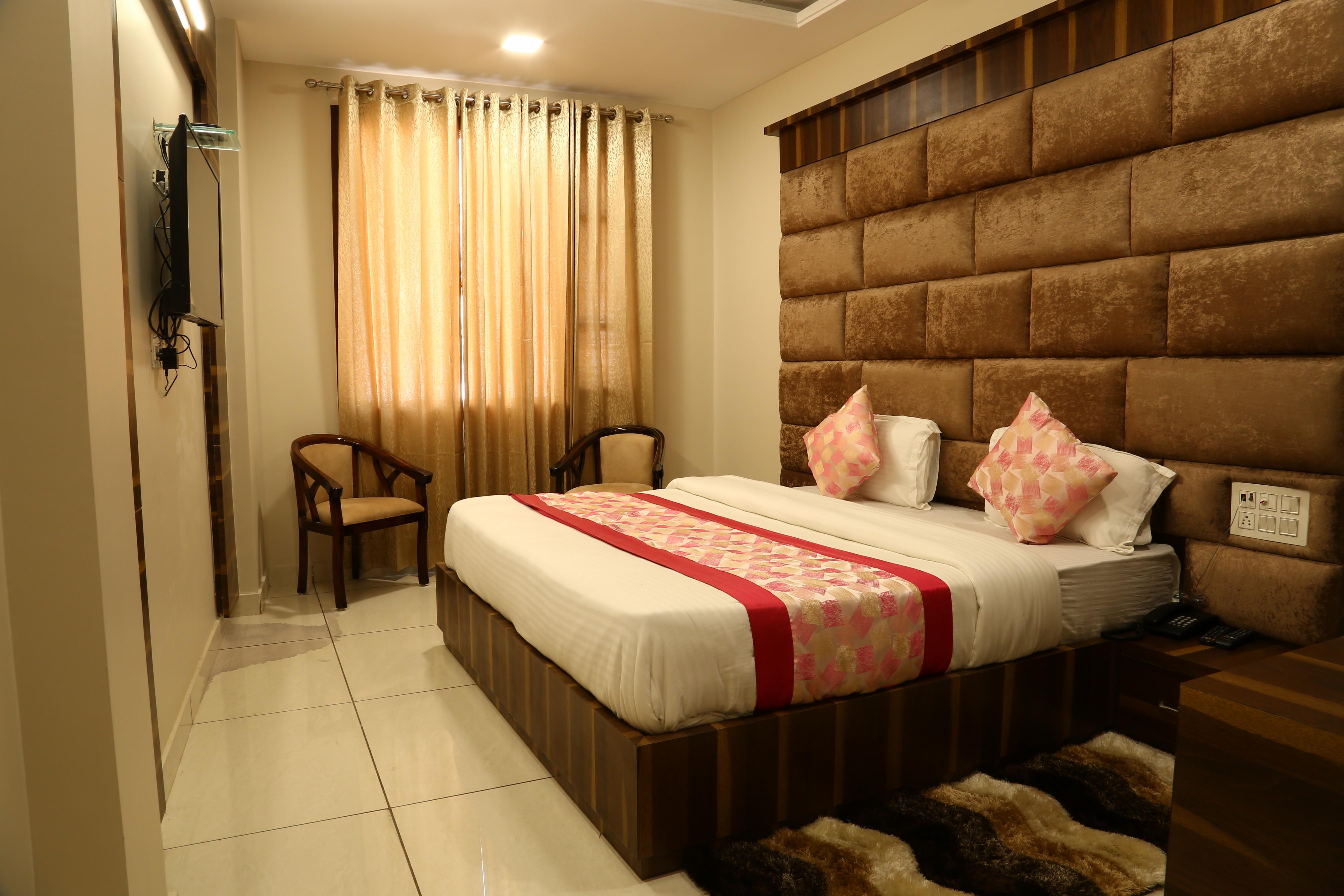 Hotel Kush Ganga @ Har Ki Pauri - Tap to explore photos