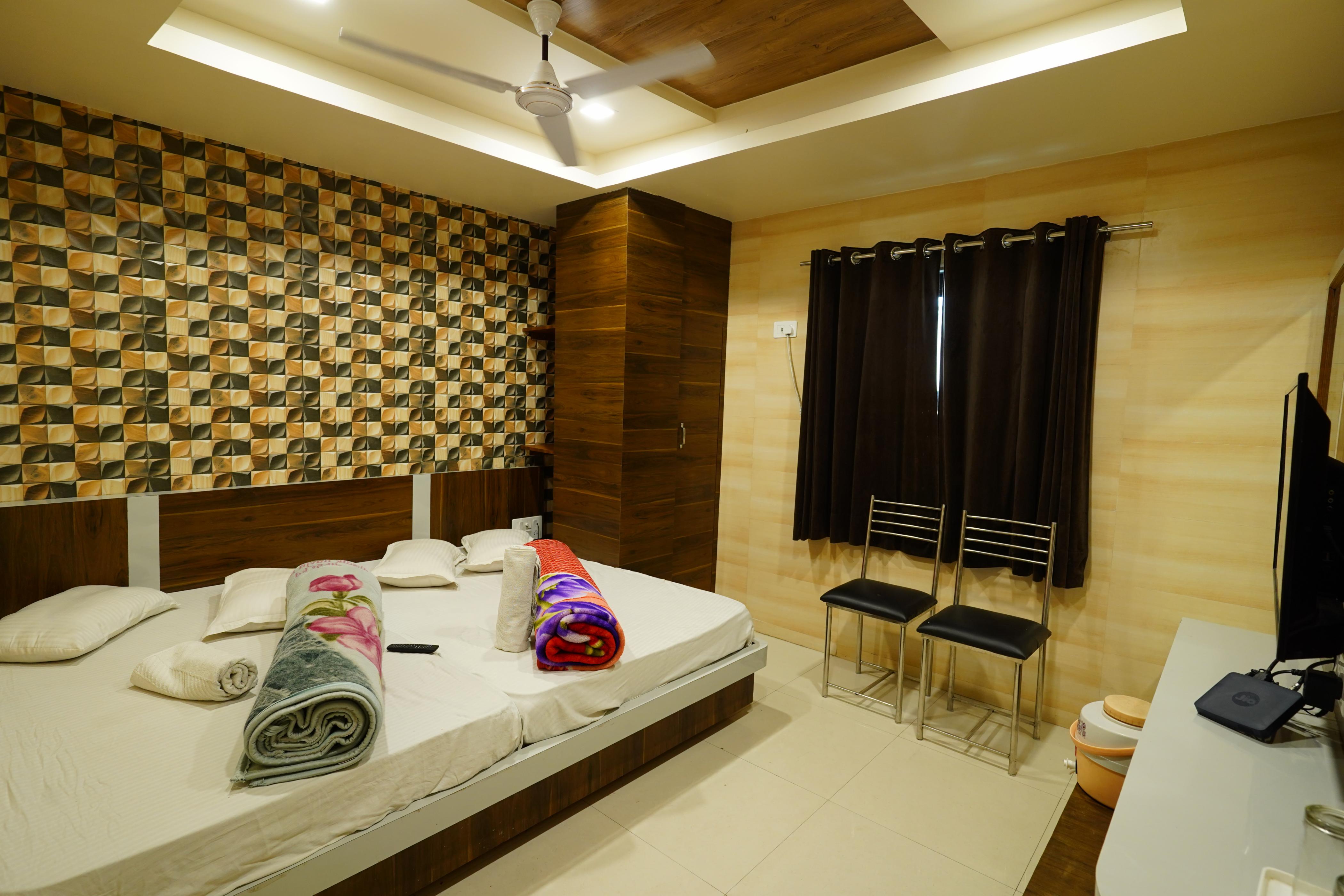 Hotel New Sundaram Room Type - Deluxe Four Bed AC Room