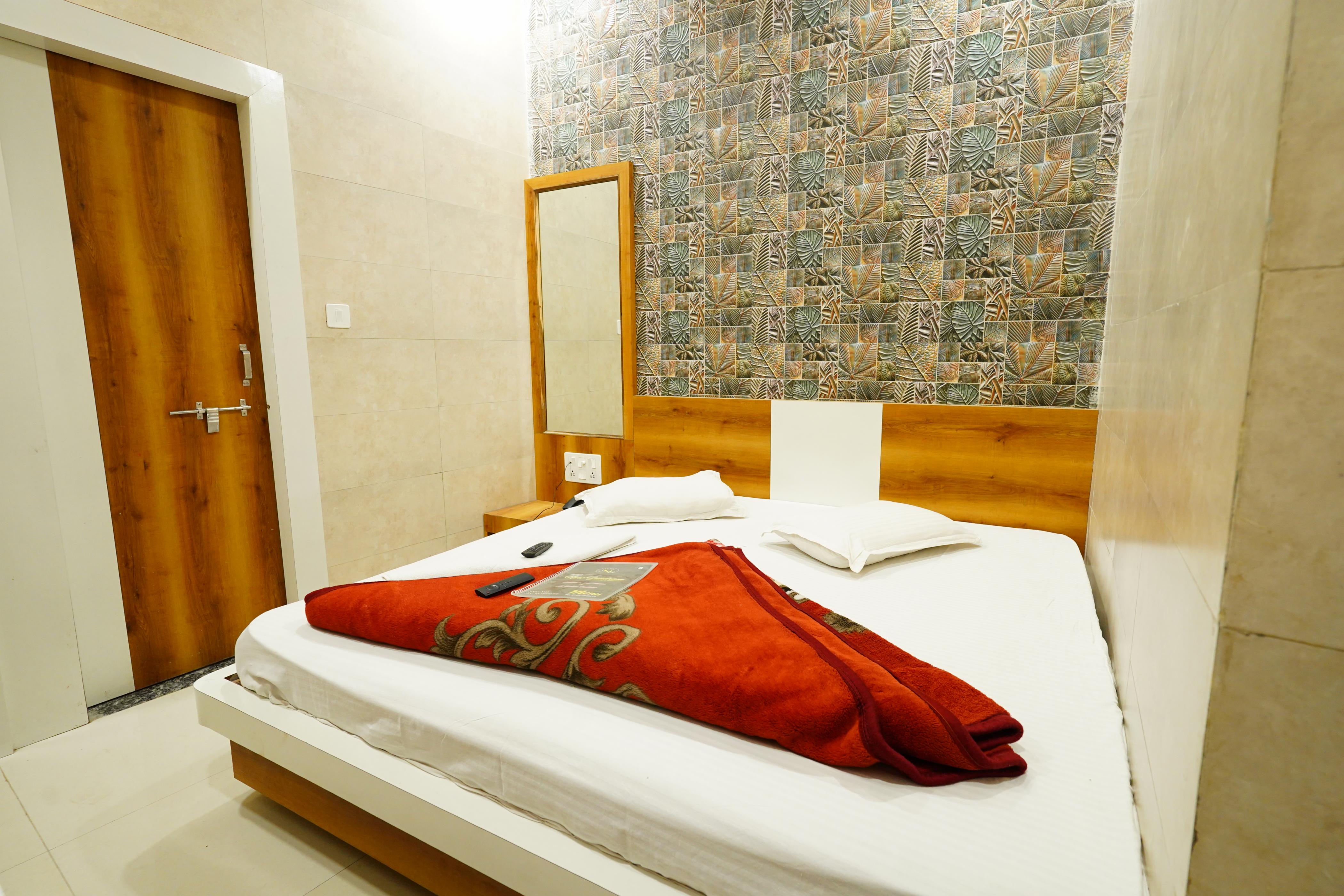 Hotel New Sundaram Room Type - DELUXE Double Bed Non AC. Room