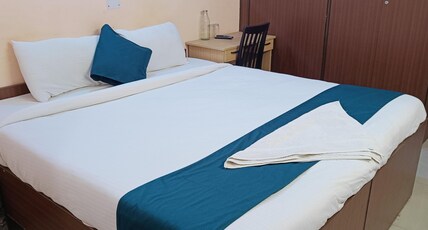 The AVPS Grand Lucknow Room Type - Deluxe Room