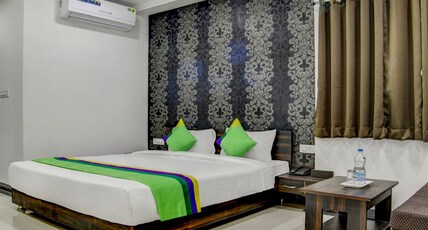Treebo Grand Euro Pipliyahana Square Room Type - Deluxe Room