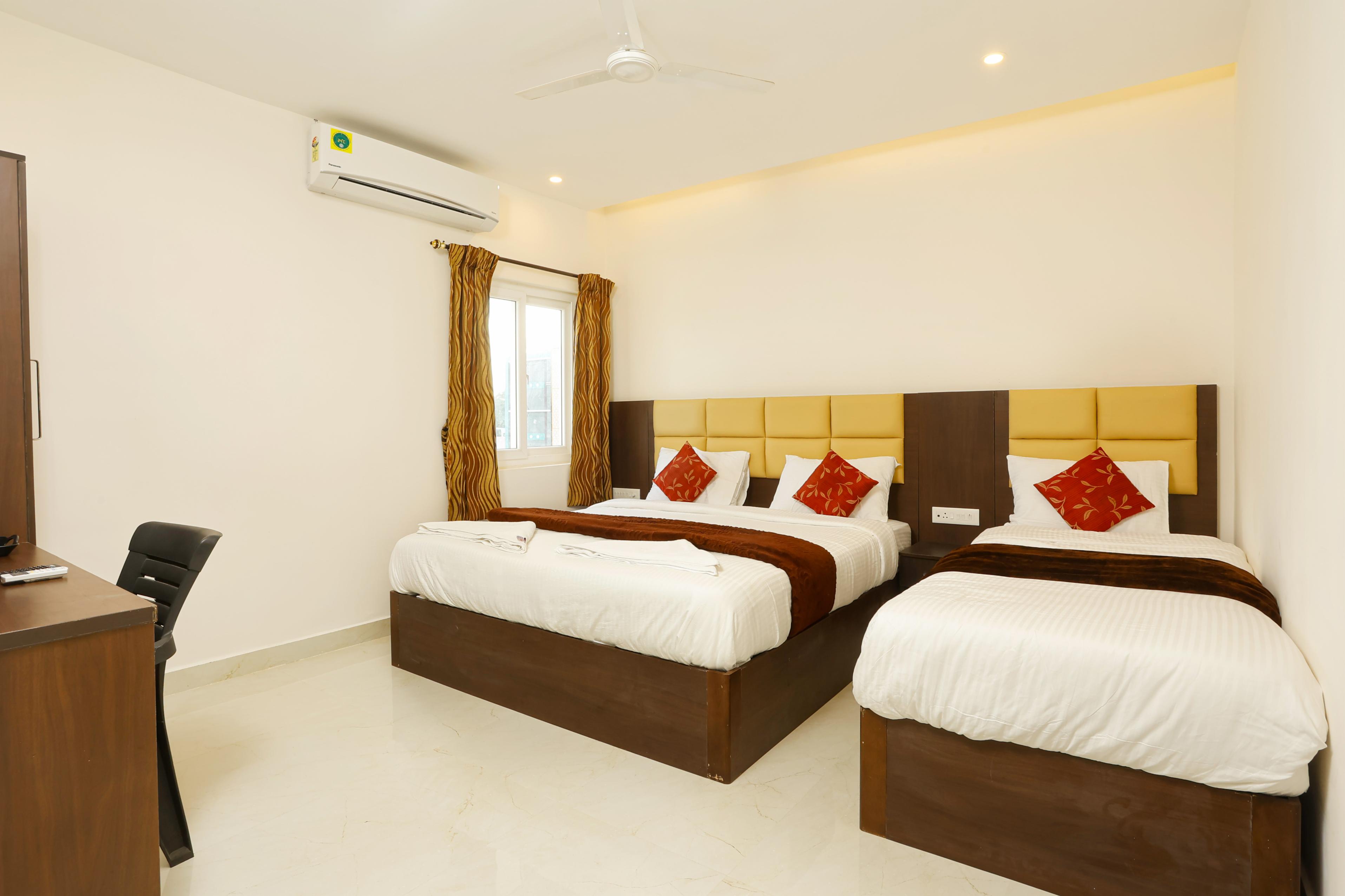 Hotel Harish Palace Room Type - Deluxe Triple Bed Room
