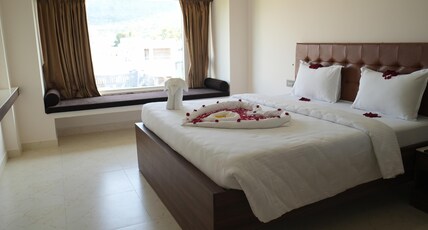 Hotel Seasons Room Type - KING SUITE