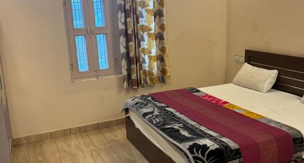 Hotel sunrise Room Type - Deluxe AC Room