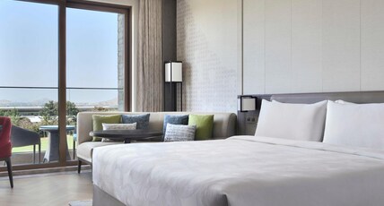 JW Marriott Bengaluru Prestige Golfshire Resort and Spa Room Type - Signature Room Guest room, 1 King, Balcony JW Marriott Bengaluru Prestige Golfshire Resort and Spa Room Type - Signature Room Guest room, 1 King, Balcony
