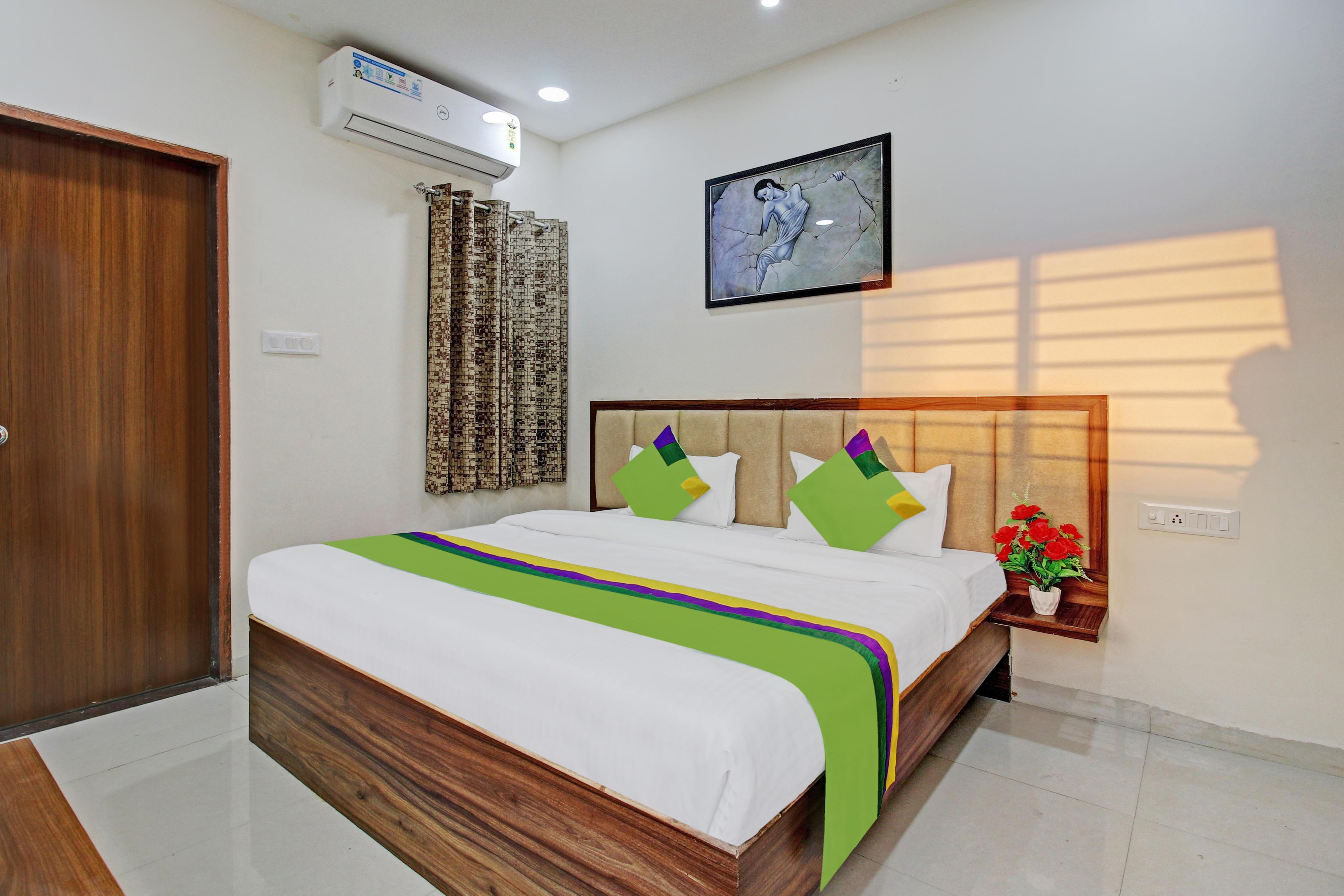 Treebo Krishna Regency ISBT Bus Stop Room Type - Deluxe Family Room