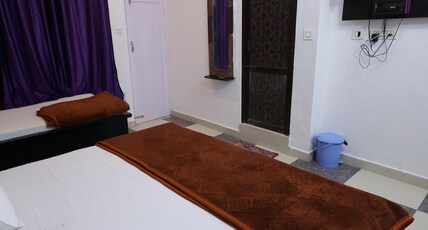 Hotel The Queen and restaurtant Room Type - Deluxe AC Room