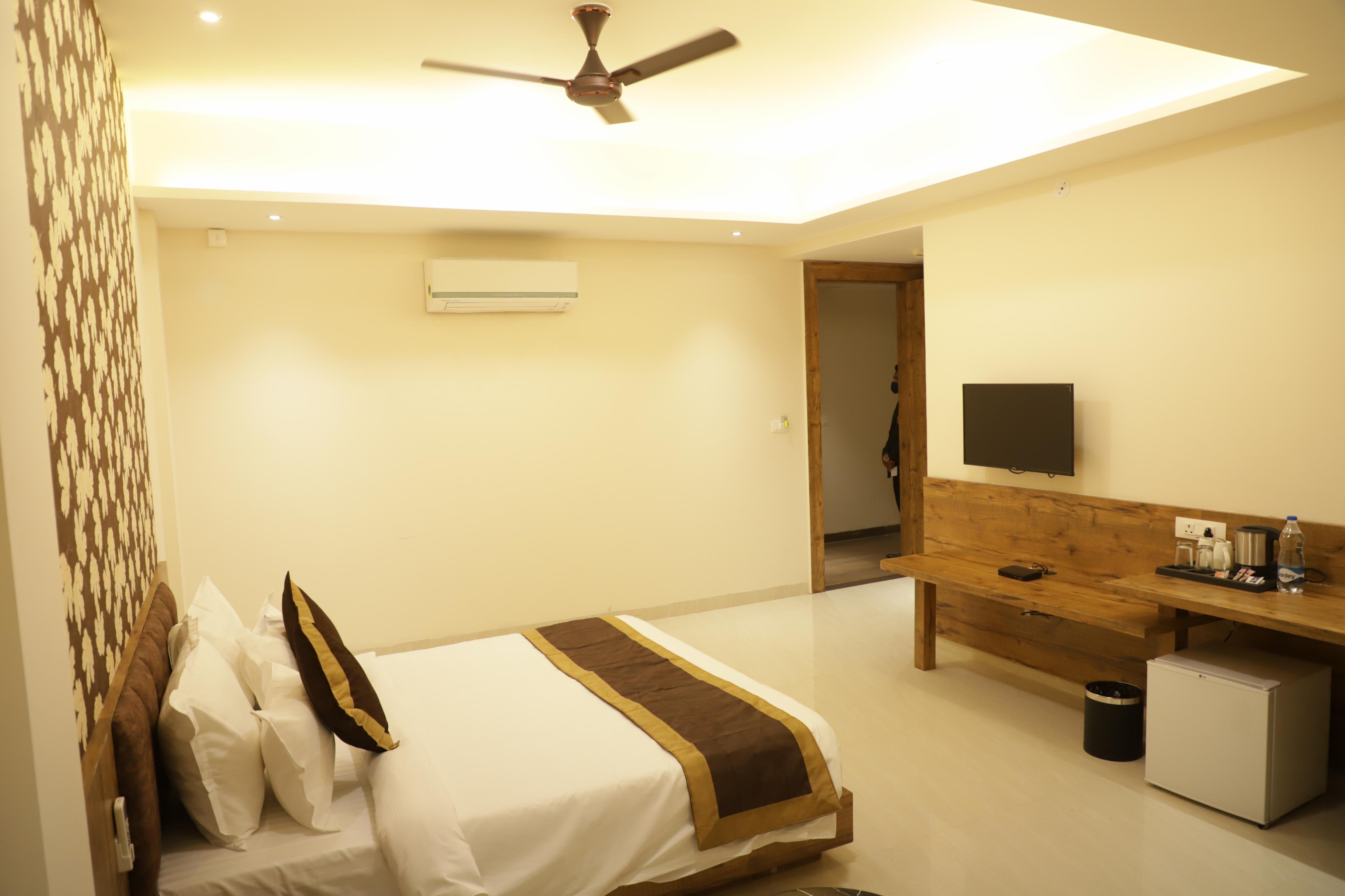 Hotel Step Inn Room Type - Deluxe Room